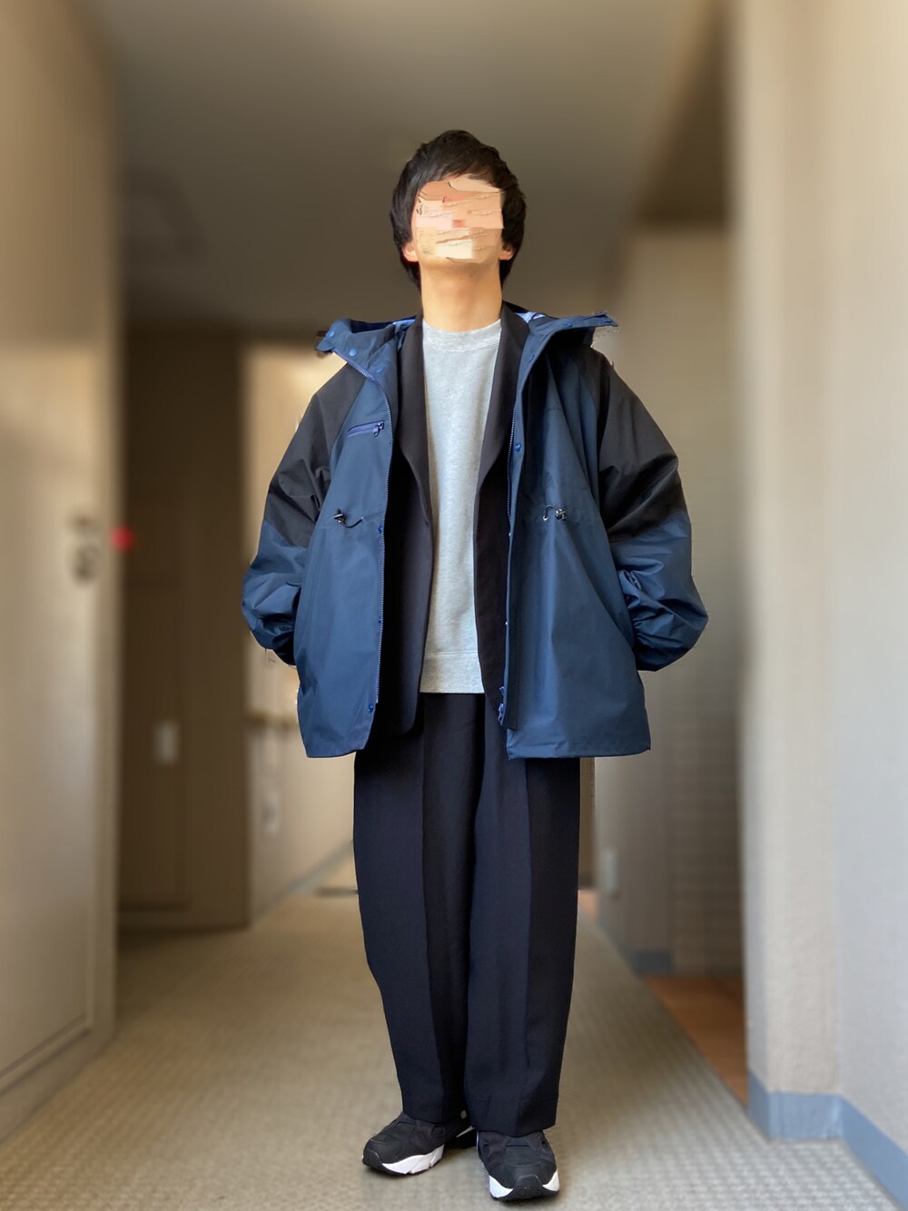 「UNITED ARROWS & SONS、PUBLIC TOKYO、holiday、reebok、ポンプフューリー、スウェットコーデ、セットアップスタイル、モノトーン、マウンテンパーカー、ハイテクスニーカー」｜「UNITED ARROWS & SONSのUNITED ARROWS & SONS by DAISUKE OBANA PE WIDE PANTS 19AW（その他パンツ、ブラック系）」を使った、おます@低身長(159cm)さん（メンズ・159cm）の冬コーディネートの1枚目の写真