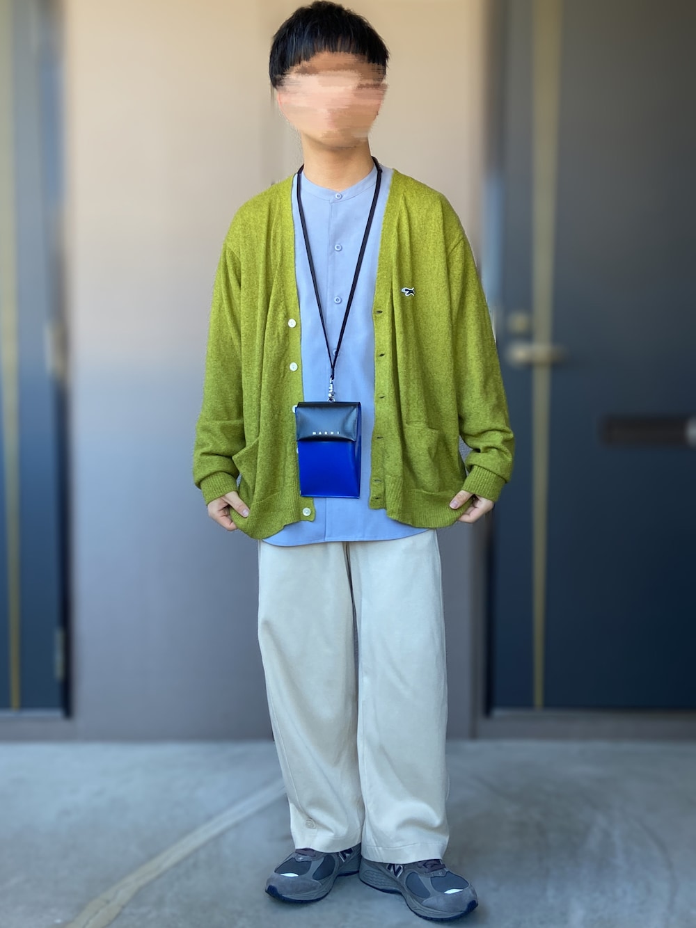 「MARNI、TOWNCRAFT、重ね着ベストシーズン、A+TOKYO、UNIQLO U、UNIQLO、レディース男子、低身長男子、New Balance、バンドカラーシャツ、カーディガン、ビビッドカラー、グリーンコーデ、マルニ」｜「UNIQLOのUNIQLO U ジャージーカーブガウチョパンツ　M（パンツ、ベージュ系）」を使った、おます@低身長(159cm)さん（メンズ・159cm）の秋コーディネートの1枚目の写真