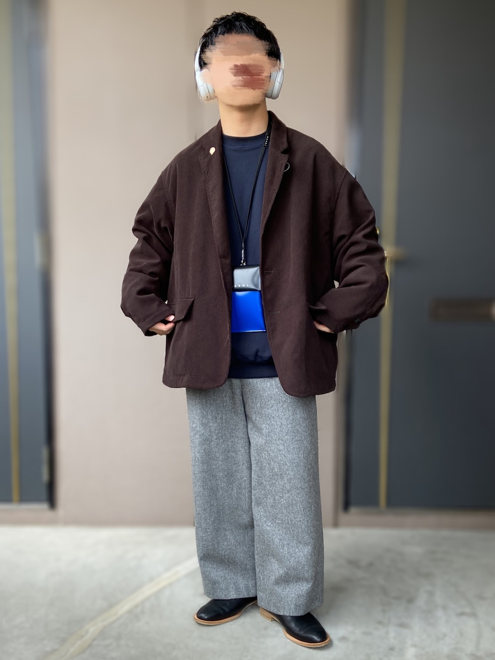 「graphpaper、DAIWAPIER39、MARNI、digawel、ISHMM、低身長男子、SONY、ヘッドホン、スウェット、オーバーサイズ、ゆるスウェット、サボ、ウールパンツ」｜「MARNIのMARNI フォンケース　ブルー（スマホケース/カバー、ブルー系）」を使った、おます@低身長(159cm)さん（メンズ・159cm）の冬コーディネートの1枚目の写真