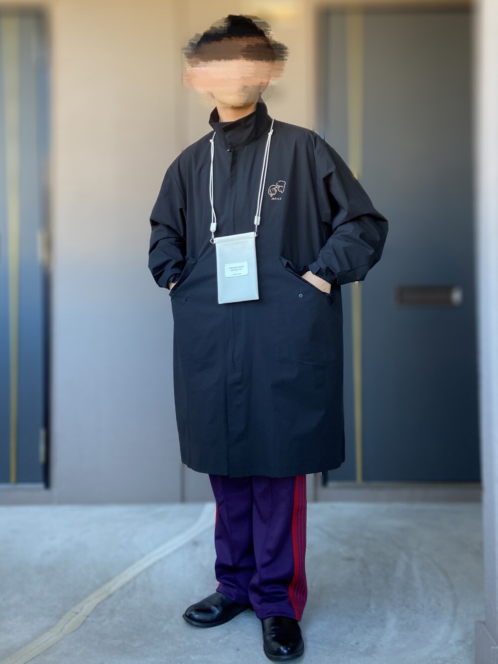 「秋服コーデ、beautiful people、PUBLIC TOKYO、asics、ナガバユウ、長場雄、NEEDLES、needles トラックパンツ、トラックパンツ、パープル×黒、パープル、低身長男子、ナイロンコート、革靴」｜「NeedlesのTrack Pant-Poly Smooth（その他パンツ、パープル系）」を使った、おます@低身長(159cm)さん（メンズ・159cm）の秋コーディネートの1枚目の写真