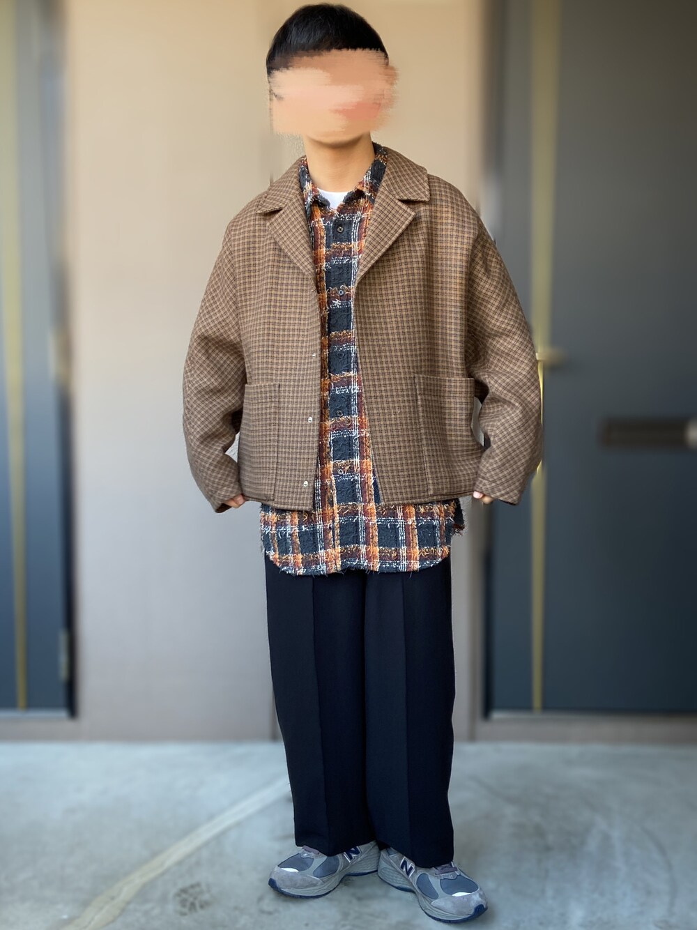 「wellder、BRU NA BOINNE、brunaboinne、ブルーナボイン、UNIQLO、UNIQLO U、UNITED ARROWS & SONS、DaisukeObana、New Balance、低身長男子、チェックシャツ、ショート丈アウター、グレースニーカー」｜「NEW BALANCEの＜New Balance＞ M2002R GTX/スニーカー（スニーカー、グレー系）」を使った、おます@低身長(159cm)さん（メンズ・159cm）の冬コーディネートの1枚目の写真
