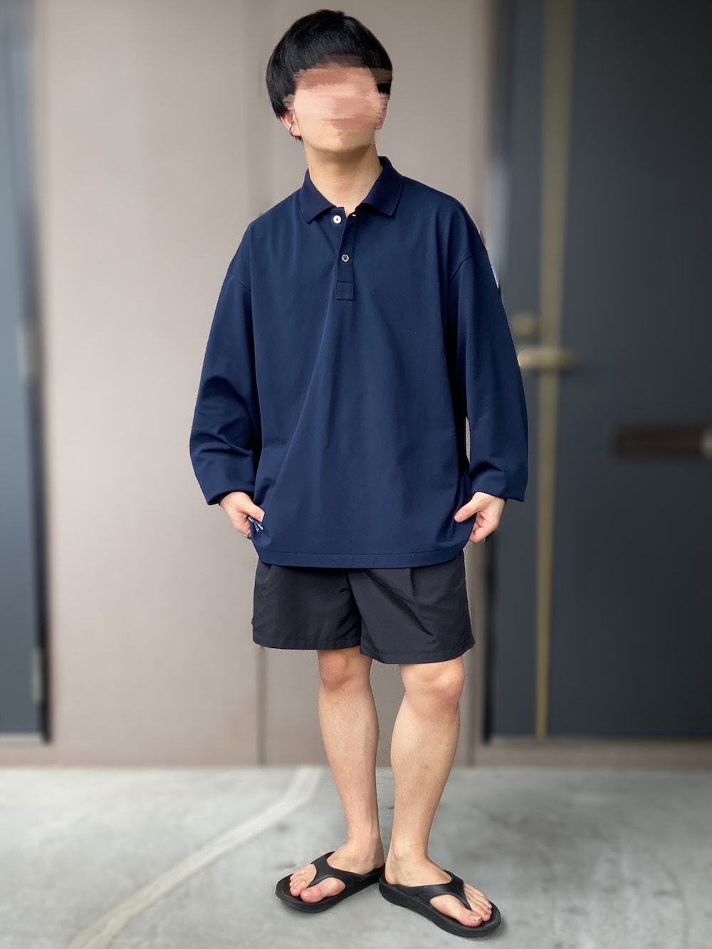 「FreshService、HARE、oofos、ウーフォス、ポロシャツ、ショーツ、リカバリーサンダル、ネイビー、低身長男子、アツいコーデ全部見せ、夏コーデ」｜「FreshServiceのfreshservice  DRY PIQUE JERSEY L/S POLO NAVY M（ポロシャツ、ブルー系）」を使った、おます@低身長(159cm)さん（メンズ・159cm）の夏コーディネートの1枚目の写真