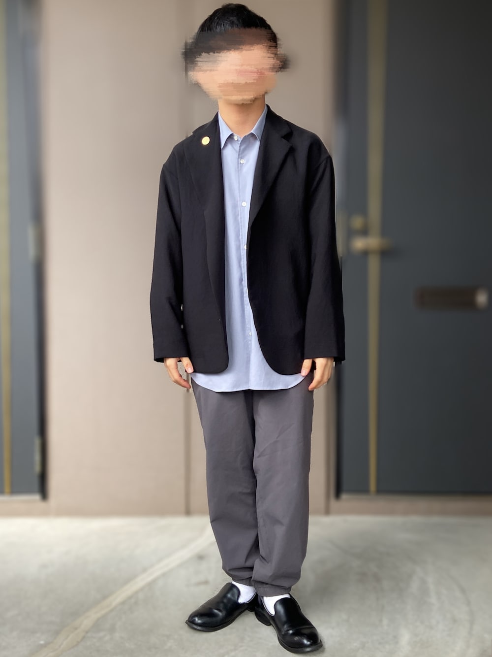 「PUBLIC TOKYO、publictokyo、UNITED ARROWS & SONS、DaisukeObana、delicious、革靴、ナイロンパンツ、低身長男子、ブローチ、大人カジュアル、秋コーデ、きれいめカジュアル」｜「UNITED ARROWS & SONSのUNITED ARROWS & SONS by DAISUKE OBANA PE BUTTONLES JACKET 19AW（その他アウター、ブラック系）」を使った、おます@低身長(159cm)さん（メンズ・159cm）の冬コーディネートの1枚目の写真