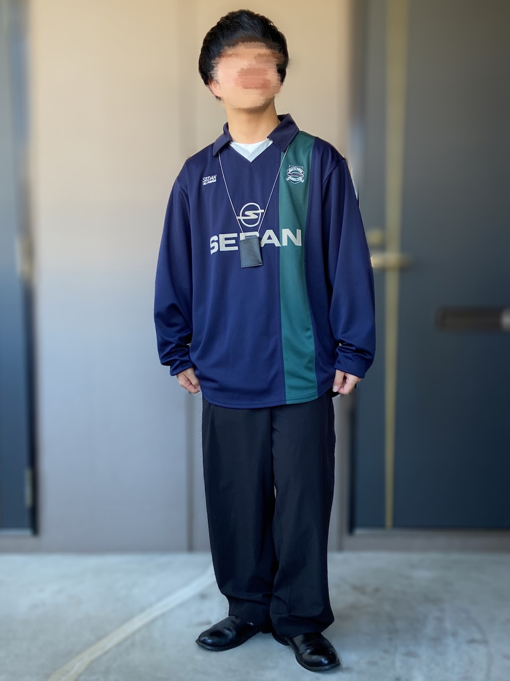 「SEDAN ALL-PURPOSE、iTTi、エアリズムコットンオーバーサイズTシャツ(５分袖)、FreshService、革靴、ゲームシャツ、ナイロンパンツ、スポーツミックス、低身長男子、UNIQLO U」｜「FreshServiceのfreshservice  utility packable suit black　M（トップス、ブラック系）」を使った、おます@低身長(159cm)さん（メンズ・159cm）の秋コーディネートの1枚目の写真