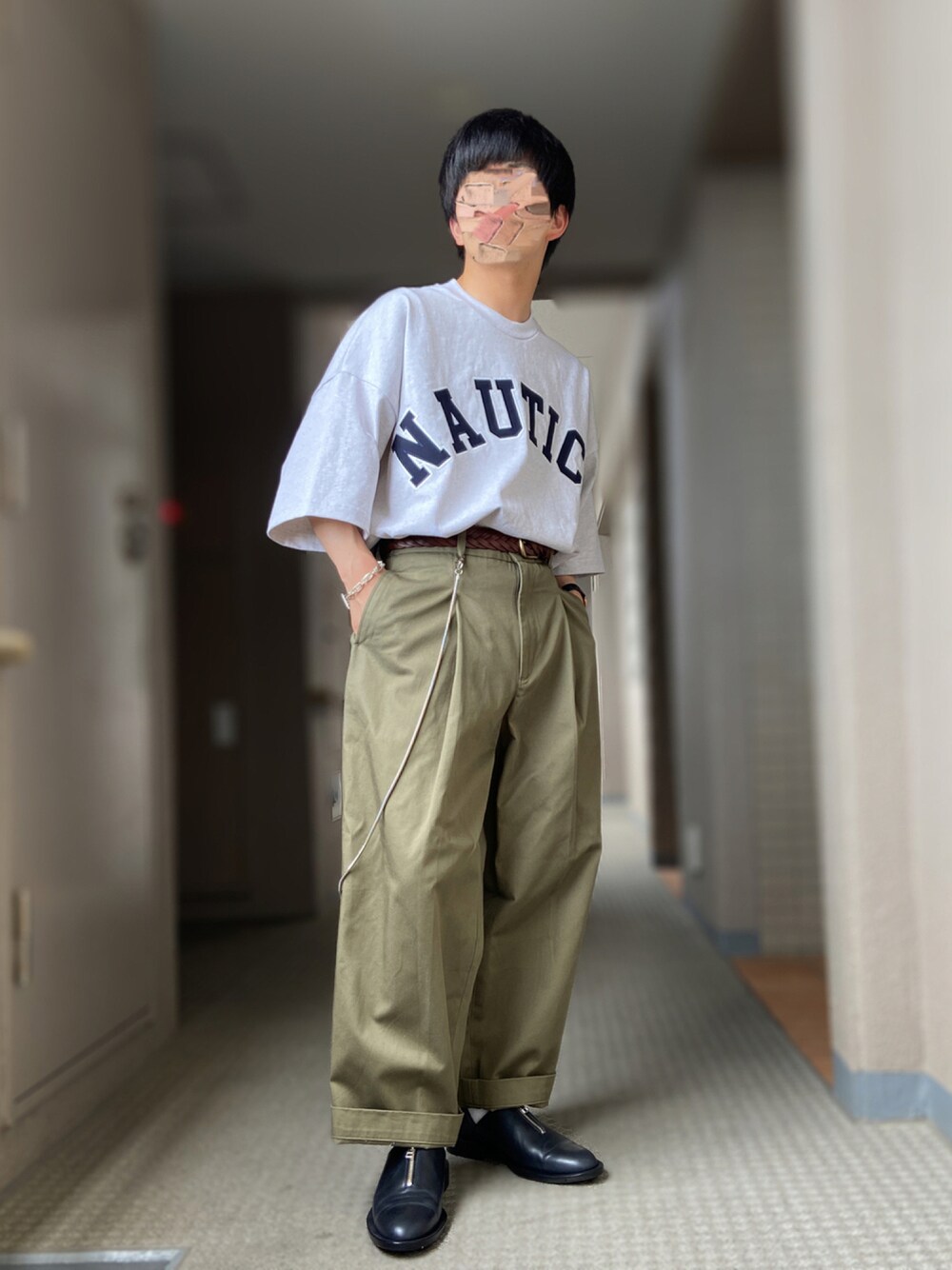 「nautica、Traditional Weatherwear、ISHMM、HIDAKA、ウォレットチェーン、タックイン、ワーク」｜「NAUTICAのNAUTICA/ノーティカ “TOO HEAVY” Arch Logo S/S Tee/トゥーヘヴィー アーチロゴショートスリーブTシャツ/ワッペン Tシャツ（Tシャツ/カットソー、グレー系）」を使った、おます@低身長(159cm)さん（メンズ・159cm）の夏コーディネートの1枚目の写真