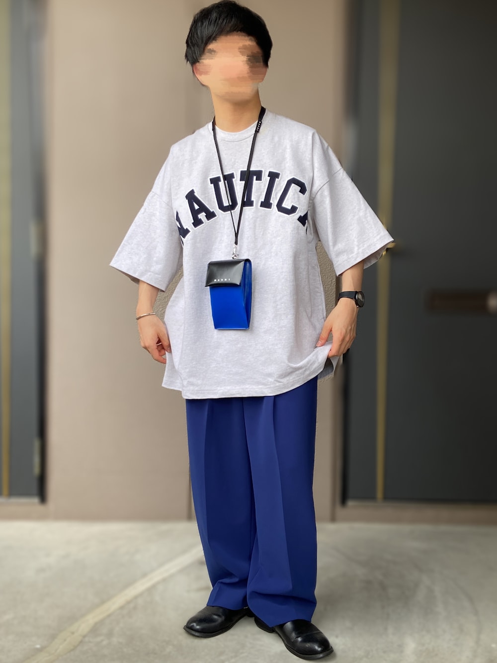 「MARNI、Klasse14、nautica、PUBLIC TOKYO、革靴、低身長男子、ネックポーチ、ブルーコーデ、ビッグT、ワイドパンツ、低身長コーデ、リラックススタイル」｜「PUBLIC TOKYOのカラーイージースラックス（スラックス、ブルー系）」を使った、おます@低身長(159cm)さん（メンズ・159cm）の秋コーディネートの1枚目の写真