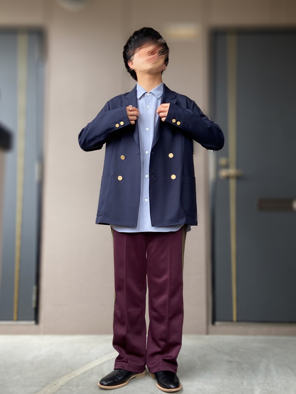 「PUBLIC TOKYO、NEEDLES、ISHMM、Traditional Weatherwear、ダブルジャケット、トラックパンツ、needles トラックパンツ、ジャケットスタイル、ビッグシャツ、革靴、サボ、ネイビージャケット」｜「Needlesのneedles Track Pant Poly Smooth マルーン（パンツ、レッド系）」を使った、おます@低身長(159cm)さん（メンズ・159cm）の夏コーディネートの1枚目の写真