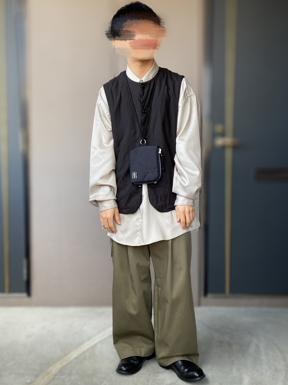 「nest robe、nestRobe CONFECT、CONFECT、PORTER、Traditional Weatherwear、traditionalweatherwear、革靴、ネックポイント、低身長男子、ベスト、丸襟、ロングシャツ」｜「Traditional WeatherwearのUNIONSLACK 101（その他パンツ、グリーン系）」を使った、おます@低身長(159cm)さん（メンズ・159cm）の秋コーディネートの1枚目の写真