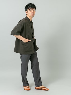 「URBAN RESEARCH ROSSO MEN（アーバンリサーチロッソメン）の『セットアップ対応』『防シワ』サマーウール調ストレートスラックス（その他パンツ、グレー系）」を使った、horiguchiさん（メンズ・172cm）の春コーディネート