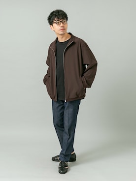 「URBAN RESEARCH ROSSO MEN（アーバンリサーチロッソメン）の『WEB限定』『吸水 / 速乾』Air Stretch スタンドブルゾン（ブルゾン、ブラウン系）」を使った、horiguchiさん（メンズ・172cm）の春コーディネート