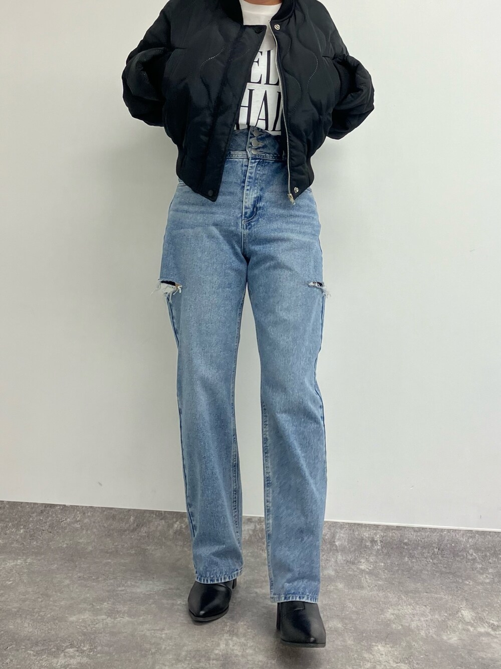 「デニム、デニムパンツ、キルティング、ショートジャケット、ブルゾン、ロンT、新作、ハイウエスト、ハイウエストデニム、カジュアルコーデ、大人カジュアル、シンプルコーデ、ANAP、ブーツ、オトナ女子」｜「ANAPのサイドゴアショートブーツ（ブーツ、ブラック系）」を使った、Airiさん（レディース・163cm）の冬コーディネートの1枚目の写真