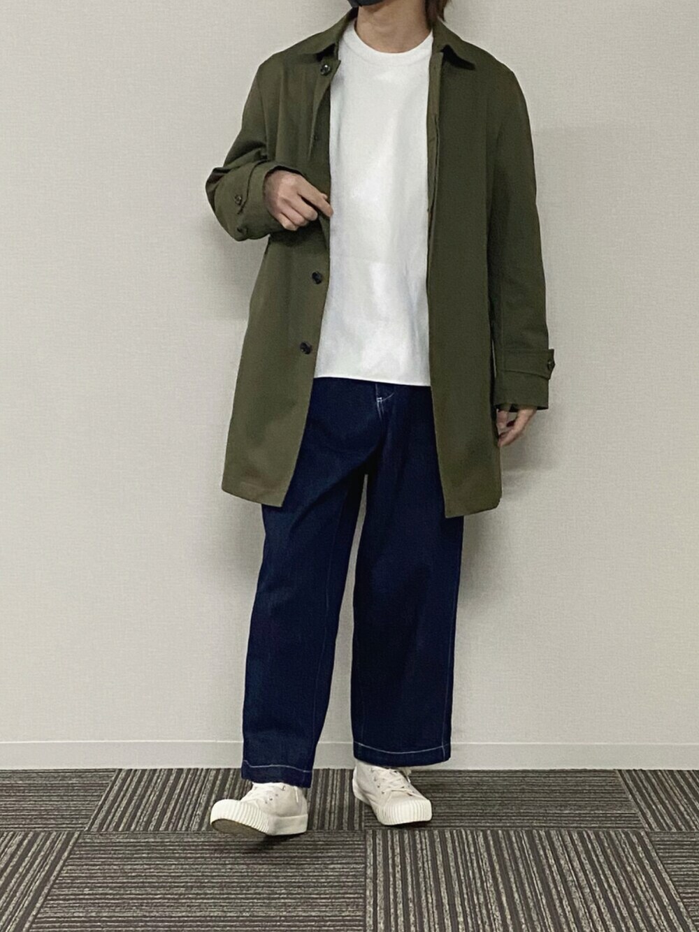 「カジュアルコーデ、オトナカジュアル、きれいめカジュアル、古着、古着MIX、ミリタリー、ワイドデニム、シンプル、プチプラ、トラッド、ハイカットスニーカー、スニーカー」｜「old clothesのアイテム（ミリタリージャケット、グリーン系）」を使った、UNOさん（メンズ・172cm）の冬コーディネートの1枚目の写真