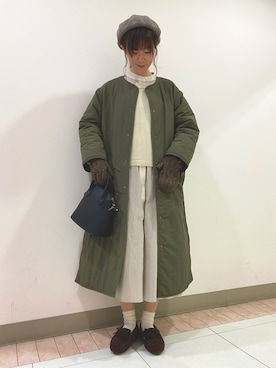 「白ニット」｜「アイテム（ノーカラーコート）」を使った、も え こさん（レディース・164cm）の冬コーディネート