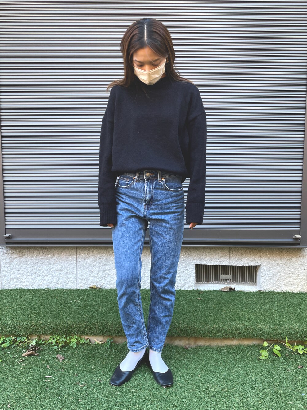 「デニムパンツ、デニム、ootd、ニット、ニット/セーター、シンプルコーデ、シンプルスタイル、UNIQLO、H&M」｜「nuguのアイテム（ニット/セーター、ブラック系）」を使った、Canakoさん（レディース・158cm）の冬コーディネートの1枚目の写真