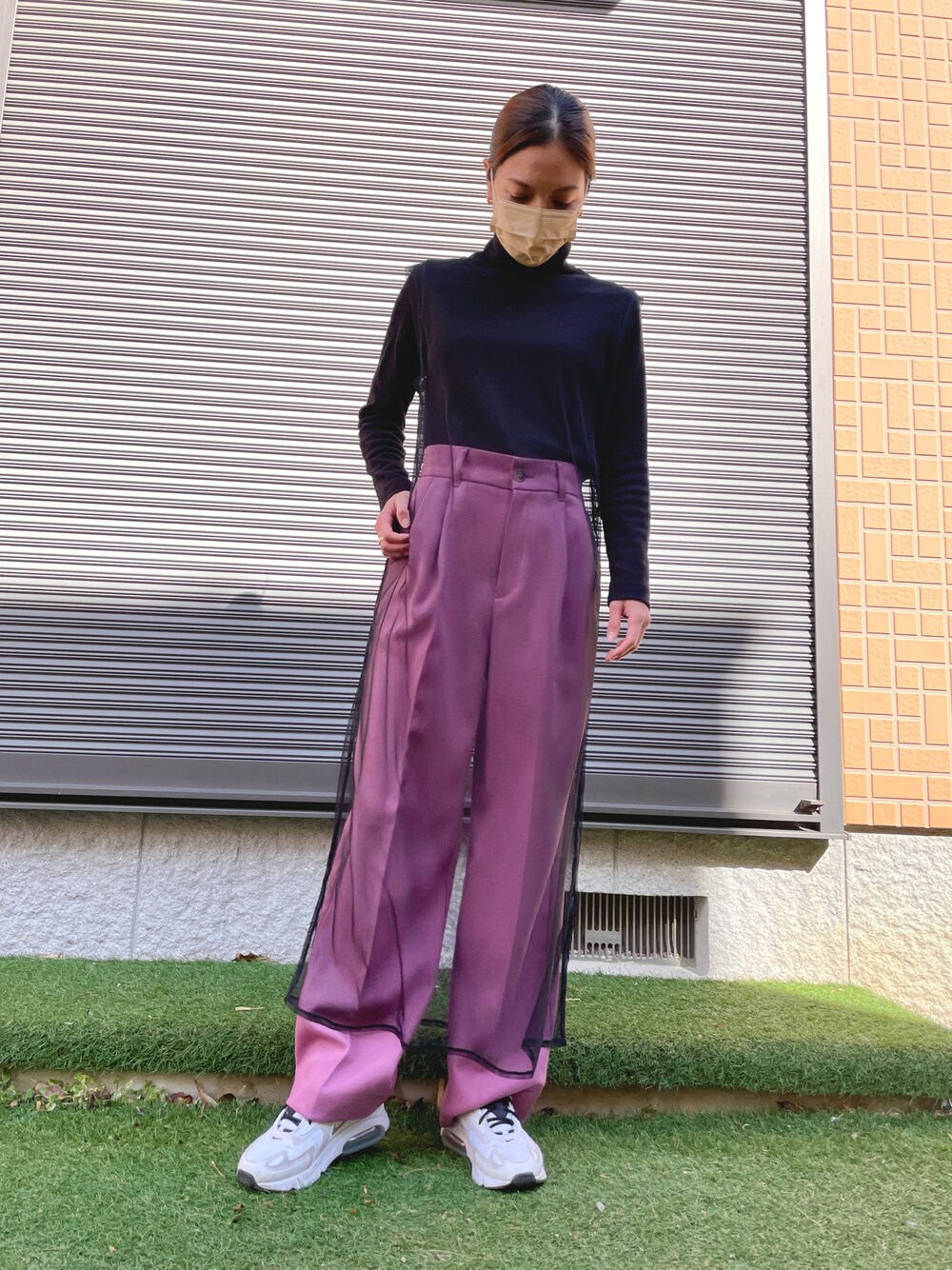 「ピンクパンツ、スラックス、ブラック×ピンク、レイヤードスタイル、レイヤード、レイヤードコーデ、モード、シースルーワンピース、シースルー、AudreyandJohnWad」｜「seri9のアイテム（ワンピース/ドレス、ブラック系）」を使った、Canakoさん（レディース・158cm）の冬コーディネートの1枚目の写真