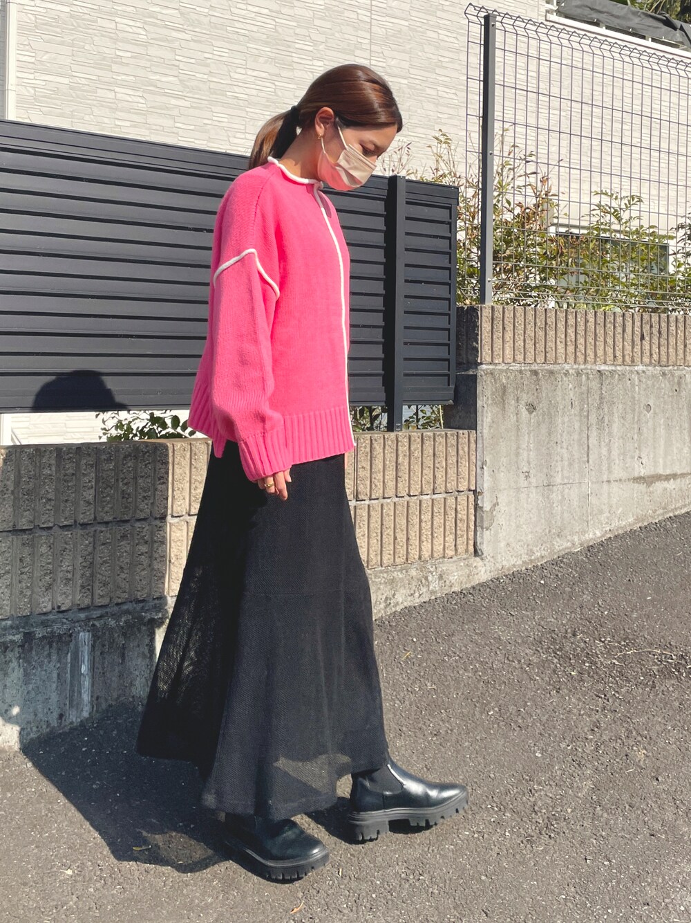 「ピンク×ブラック、ﾌﾞﾗｯｸ×ﾋﾟﾝｸ、Kastane、SENSEOFPLACE、ピンクコーデ、ピンクニット、お洒落さんとつながりたい、ニットコーデ、ラクチンコーデ、サイドゴアブーツ」｜「Green Parks topicのアイテム（ニット/セーター、ピンク系）」を使った、Canakoさん（レディース・158cm）の冬コーディネートの1枚目の写真