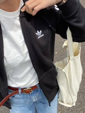 「UNIQLO（ユニクロ）のハイライズワイドストレートジーンズ（デニムパンツ）」を使った、なともさん（レディース・172cm）の春コーディネート