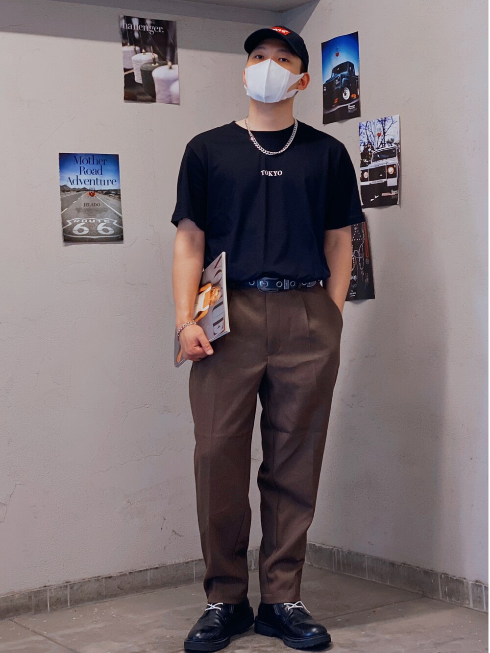 「GUのアイテム（Tシャツ/カットソー、ブラック系）」を使った、Thinh Kunさん（メンズ・168cm）の夏コーディネートの1枚目の写真