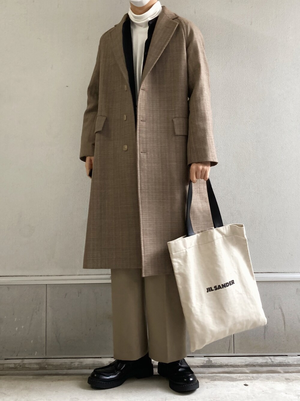 AURALEEのチェスターコートを使った人気ファッション