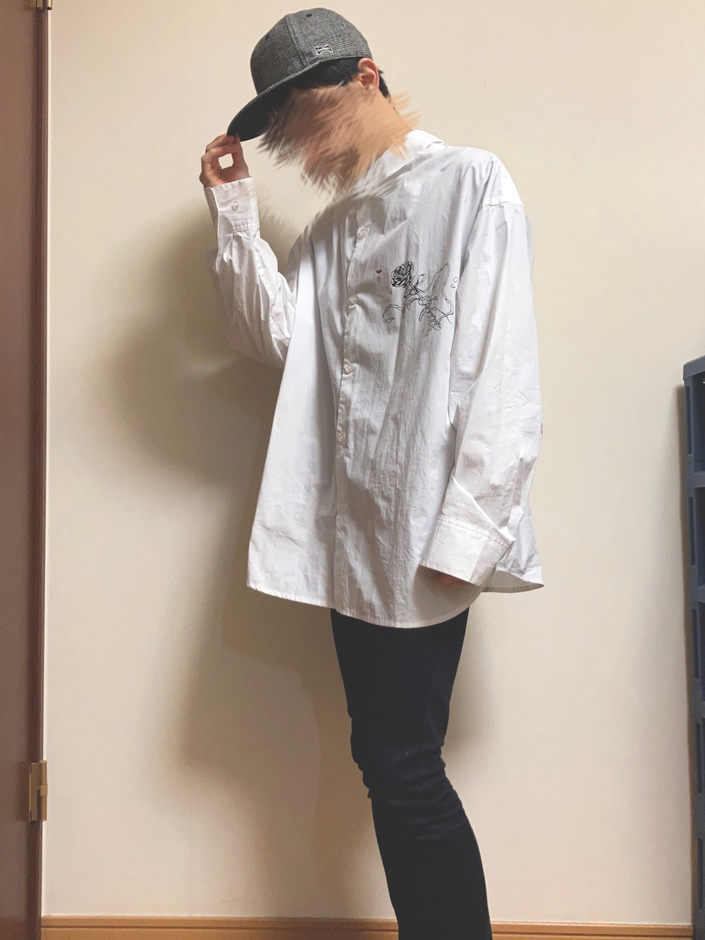 「黒スキニー、キャップ、adrer、オーバーサイズ、ビッグシルエット、シャツスタイル、チェック、おしゃれさんと繋がりたい、大人コーデ、キレイめ、秋服準備はじめました、きれいめカジュアル、ユニクロ、プチプラ、秋トレンド2021」｜「UNIQLOのMEN ストレッチスリムフィットテーパードカラージーンズ（パンツ、ブラック系）」を使った、まろ@相互さん（メンズ・168cm）の秋コーディネートの1枚目の写真