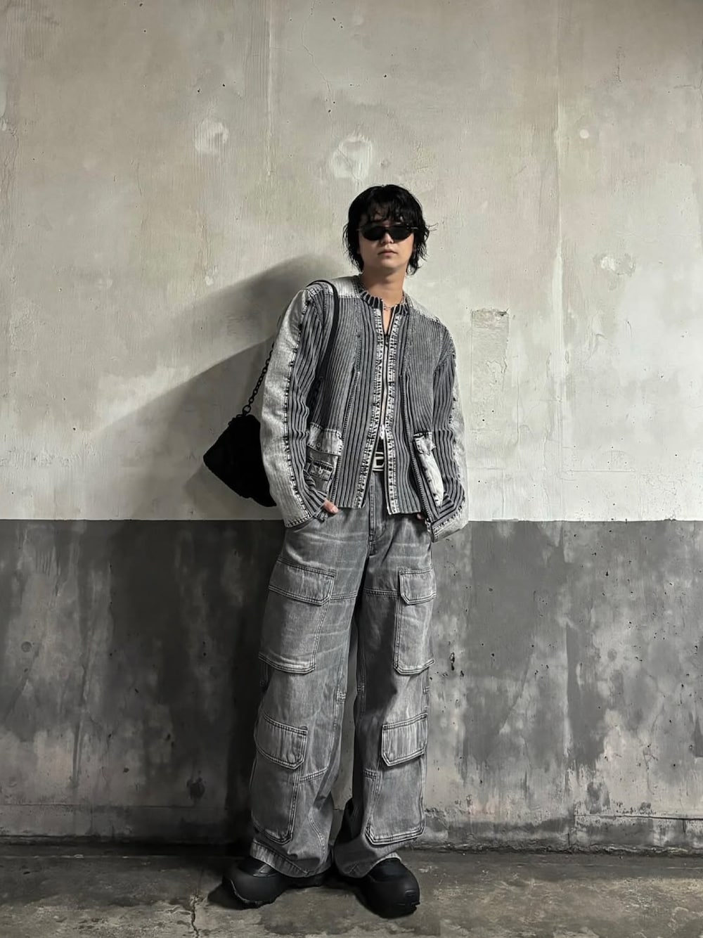 DIESELのアイテムを使った「ドライバーズニット」の人気