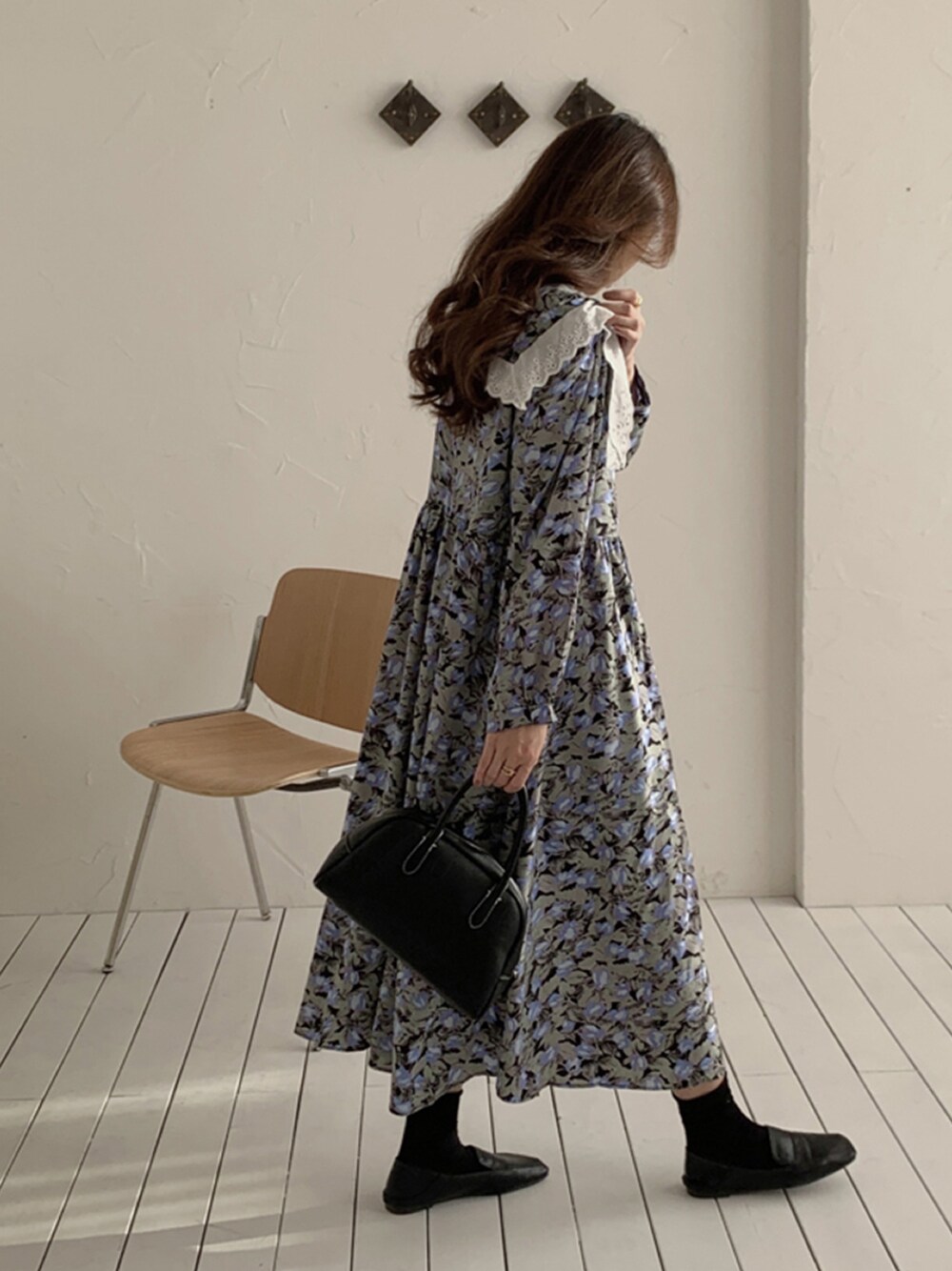 ブルー系のワンピース、その他のその他を着用したレディースの春コーディネートの1枚目の写真