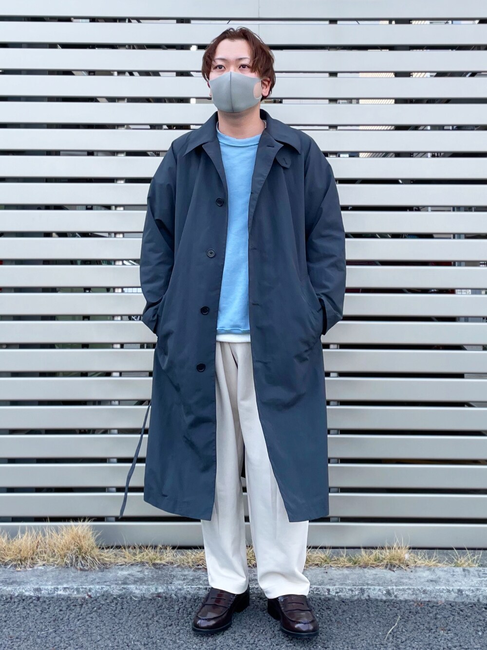 「トレンチコート、スウェットパンツ、スウェット、ローファー、大人カジュアル、モード、春服みてみて、春コーデ、おしゃれさんと繋がりたい」｜「UNIQLOのアイテム（トレンチコート、グレー系）」を使った、har_papaさん（メンズ・170cm）の春コーディネートの1枚目の写真