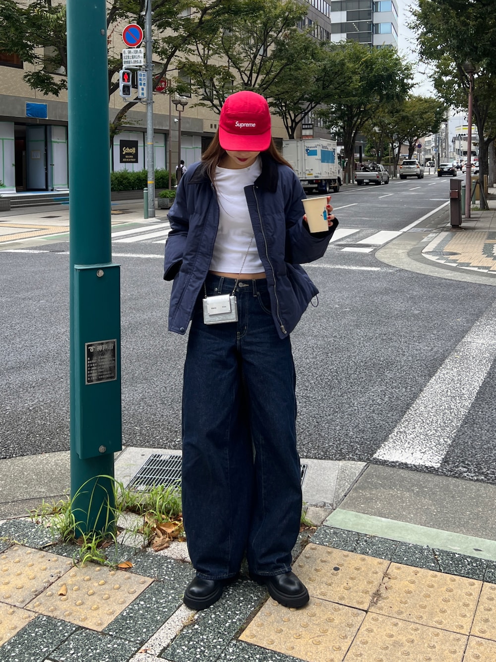 Supreme レッドショートパンツとホワイトキャップセット Supreme レッドショートパンツとホワイトキャップセット Supreme