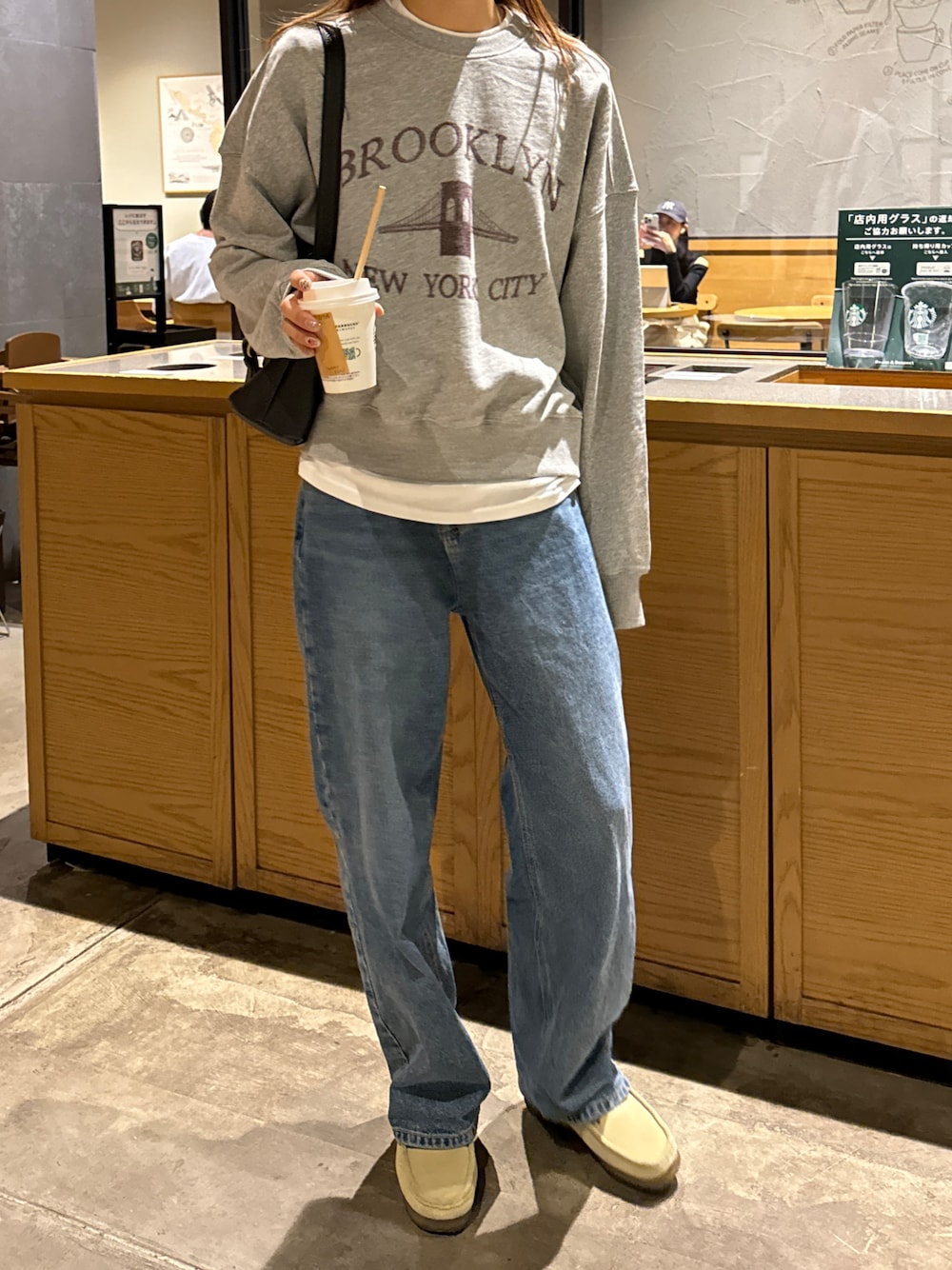 「最近のいい感じコーデ、オトナカジュアル、オトナ女子、お出かけコーデ、あったかコーデ、ootd、冬のコーデ、シンプルスタイル、韓国ファッション、プチプラコーデ、プチプラ、休日スタイル、デニム、outfit、グレー」｜「Sorrisoのフロントデザイン トレーナー（スウェット、グレー系）」を使った、Rannaさん（レディース・166cm）の秋コーディネートの1枚目の写真