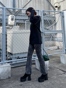 「アイテム（ボディバッグ/ウエストポーチ、グリーン系）」を使った、永田沙織(EMODA)さん（レディース・163cm）の秋コーディネート