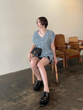 「ニットベスト」｜「アイテム（スリッポン）」を使った、永田沙織(EMODA)さん（レディース・163cm）の夏コーディネート
