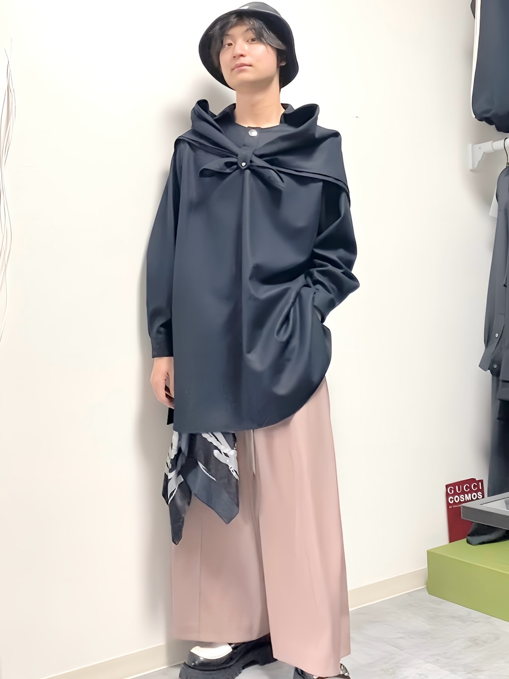 「春めき満開コーデ、春コーデ、163cm、低身長、低身長コーデ、beautiful people、THERERACS、publictokyo、GUCCI」｜「beautiful peopleの【beautiful people(ビューティフルピープル)】《STUDIOUS別注》エコレザーバケットハット（ハット、ブラック系）」を使った、ざわ_低身長男子styleさん（メンズ・163cm）の春コーディネートの1枚目の写真