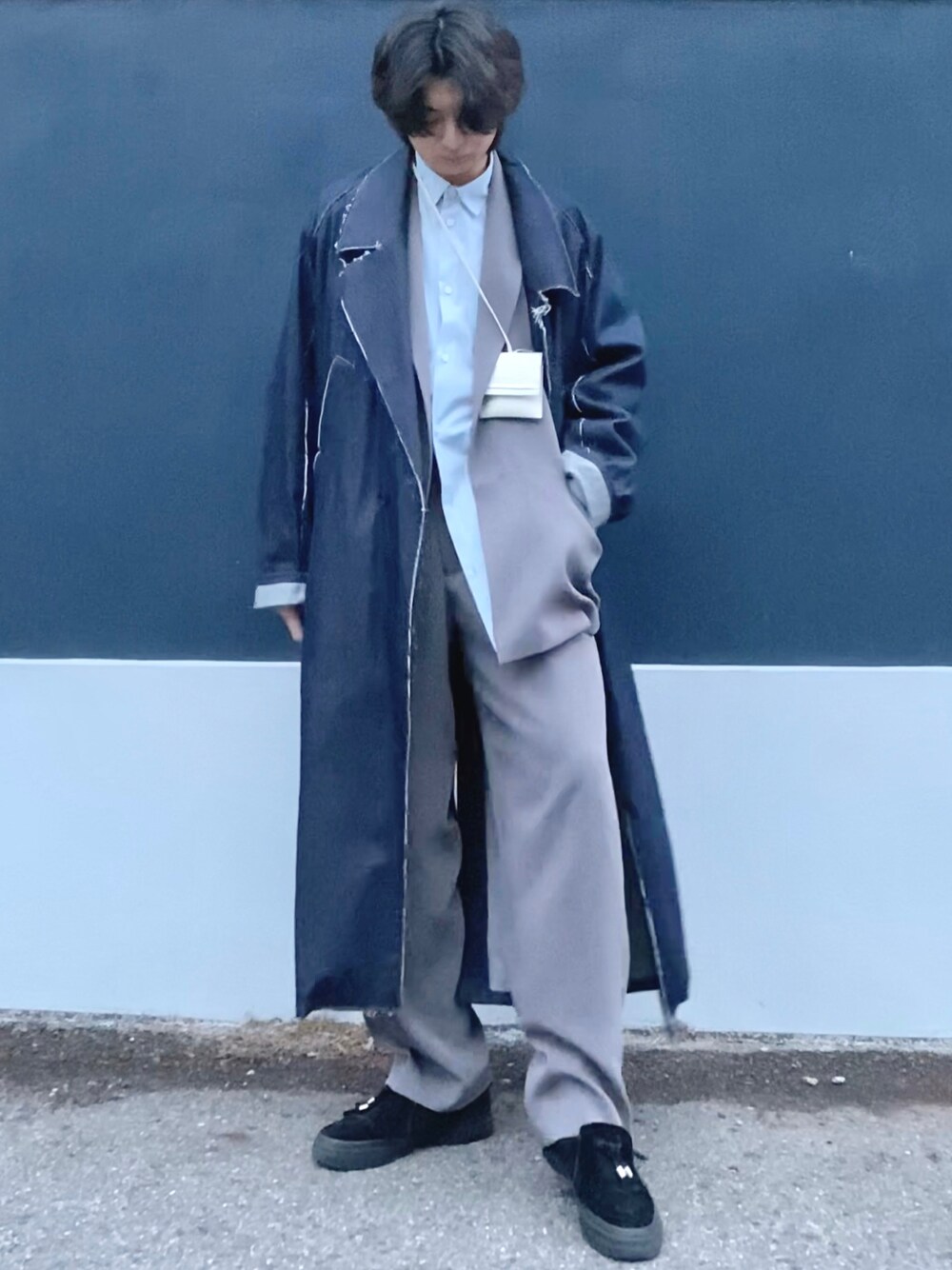 「春服デビュー宣言、今日のコーデ、デニム、ジャケット、セットアップ、大学生、低身長、低身長コーデ、163cm、グレー、シャツ、サックスブルー、きれいめカジュアル、キレイめ」｜「SLACK FOOTWEARの【SLACK】FREYDO/SL1815（スニーカー、ブラック系）」を使った、ざわ_低身長男子styleさん（骨格ストレート・メンズ・163cm）の春コーディネートの1枚目の写真