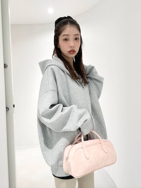 「アイテム（パーカー、グレー系）」を使った、フィーさん（レディース・164cm）の冬コーディネート