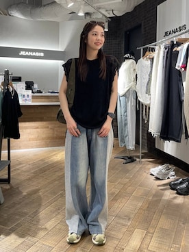 「JEANASIS（ジーナシス）のスウェットコンビデニムパンツ/645263（デニムパンツ、ブルー系）」を使った、フィーさん（レディース・164cm）の夏コーディネート