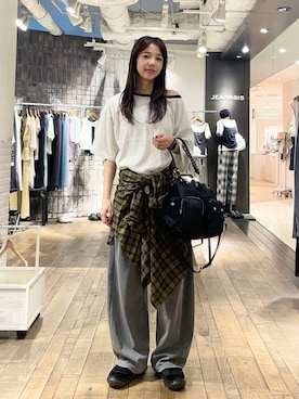 「JEANASIS（ジーナシス）のチェーンハンドルキンチャクBAG/1023355（ショルダーバッグ、ブラック系）」を使った、フィーさん（レディース・164cm）の夏コーディネート