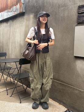 「JEANASIS（ジーナシス）のミリタリータックボリュームパンツ/657336（その他パンツ、グリーン系）」を使った、フィーさん（レディース・164cm）の夏コーディネート