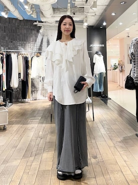 「アイテム（ポーチ）」を使った、フィーさん（レディース・165cm）の春コーディネート