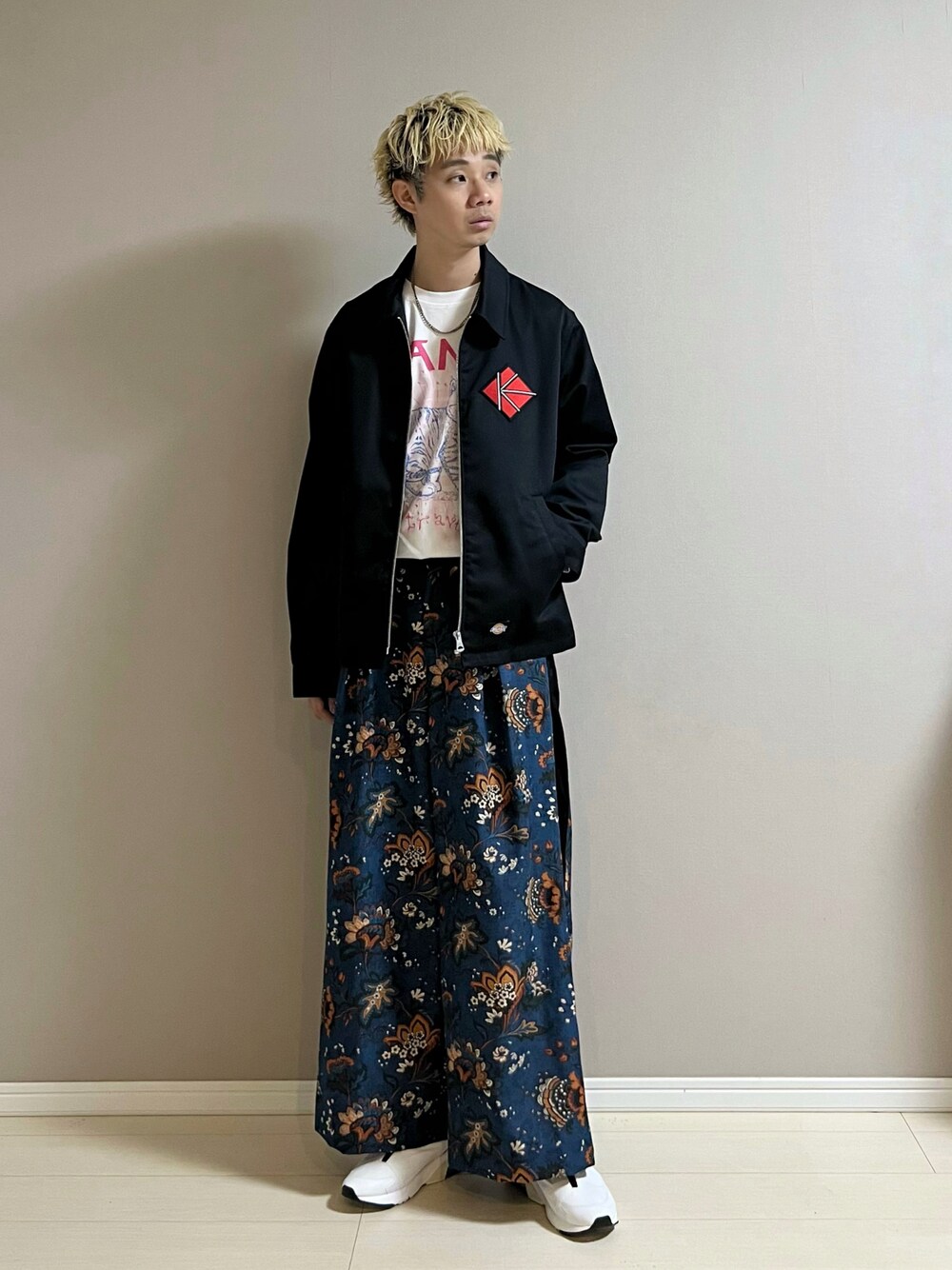 「ジャケット、ロンT、ワイドパンツ、柄パンツ、スニーカー、秋コーデ、休日スタイル、ブルゾン、KIDILL、GANNI、AMBUSH」｜「h.t.maniacのアイテム（その他パンツ、その他）」を使った、Honeyさん（メンズ・176cm）の秋コーディネートの1枚目の写真