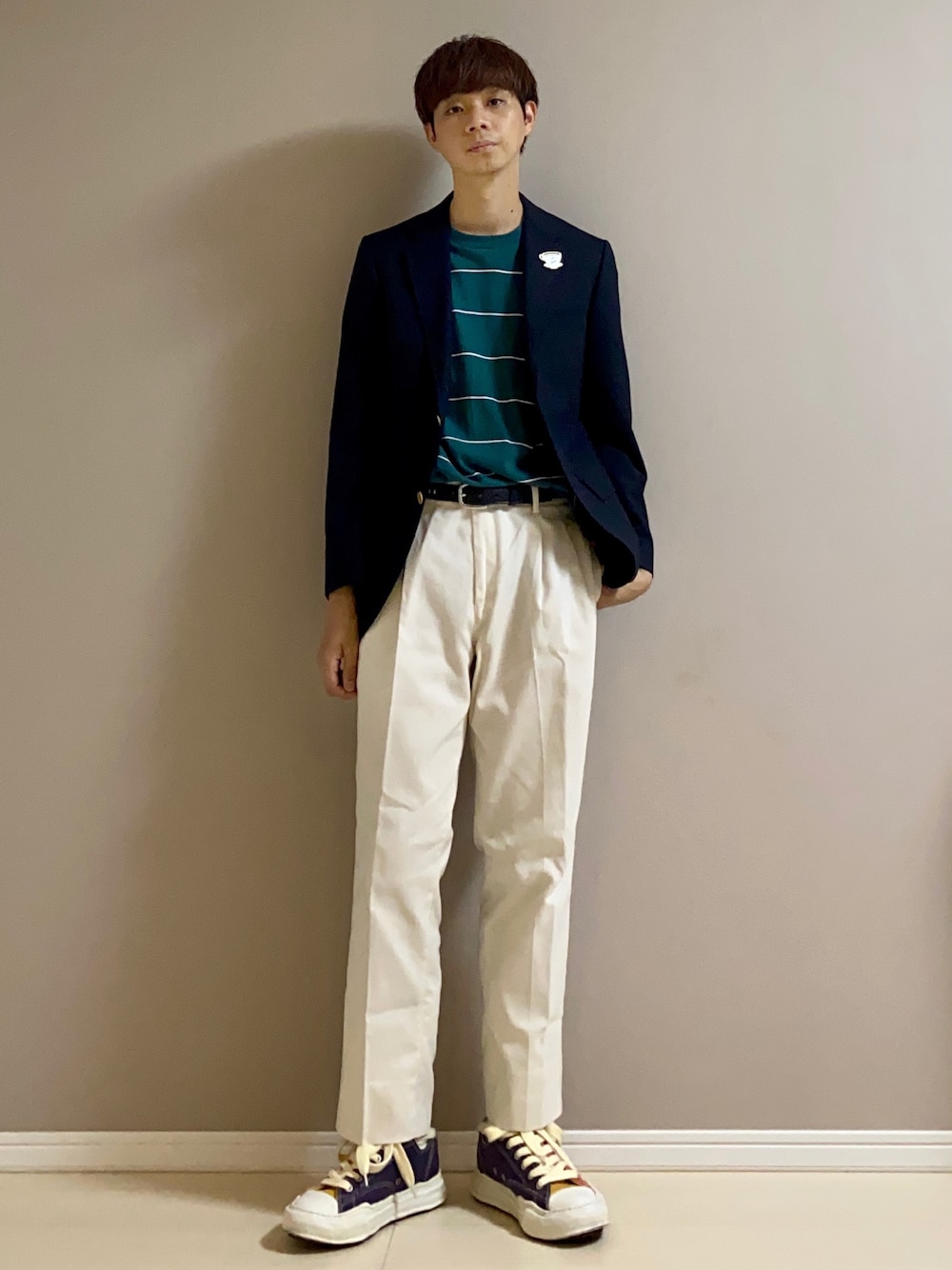 「ジャケット、ボーダー、白パンツ、厚底シューズ、スニーカー、秋のコーデ、キレイめ、カジュアルコーデ、green label relaxing」｜「Nigel CabournのNigel Cabourn × Maison MIHARA YASUHIRO/ナイジェルケーボン×メゾン ミハラ ヤスヒロ　LOW TOP TYPE C/ロウトップタイプシー/スニーカー（スニーカー、その他）」を使った、Honeyさん（メンズ・176cm）の秋コーディネートの1枚目の写真