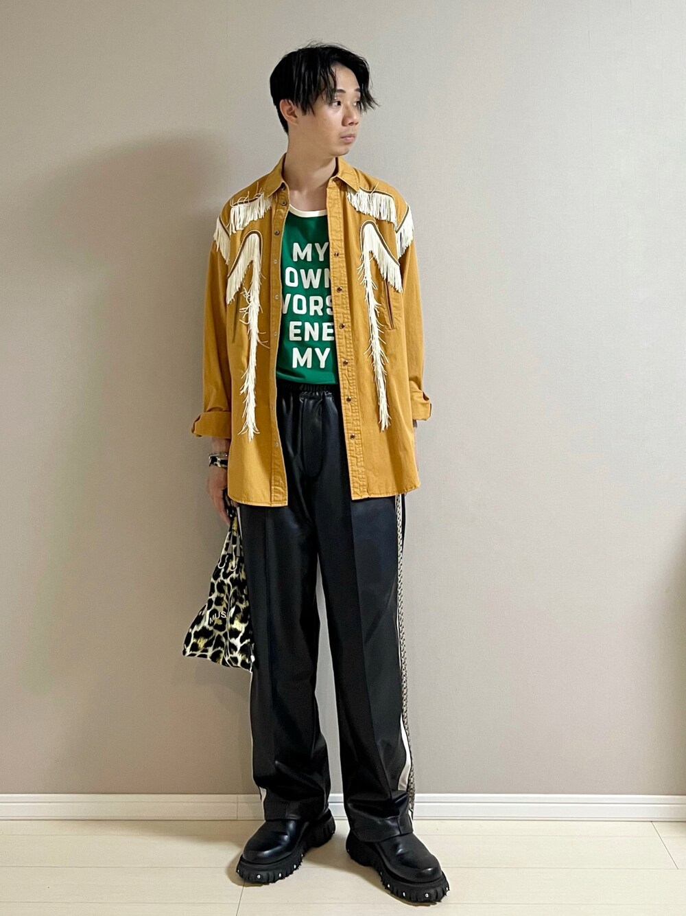 CELINEのTシャツ/カットソーを使ったメンズ人気ファッション