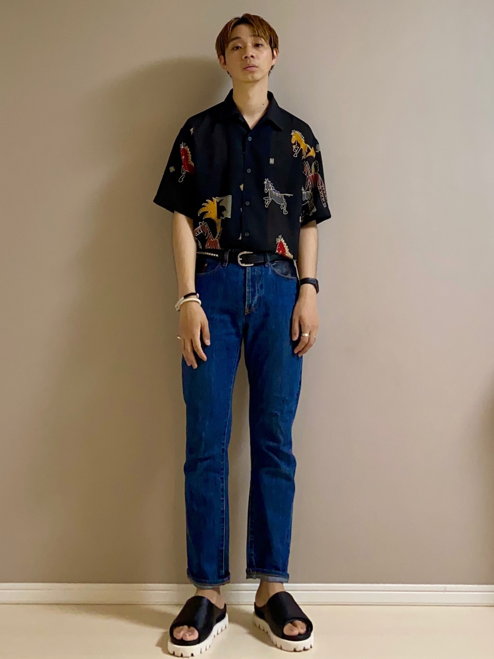 「オープンカラーシャツ、タックイン、デニム、サンダル、夏コーデ、カジュアルコーデ、柄シャツ、古着、used、KENZO」｜「KENZOのStone Washed Patch Denim（デニムパンツ、ブルー系）」を使った、Honeyさん（メンズ・176cm）の夏コーディネートの1枚目の写真