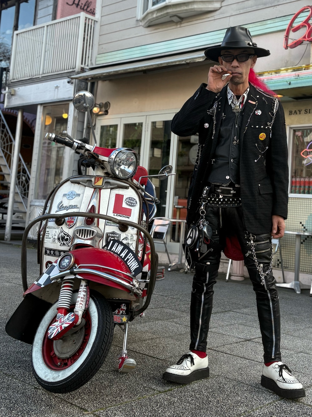 Vivienne Westwoodのチェスターコートを使った人気ファッション