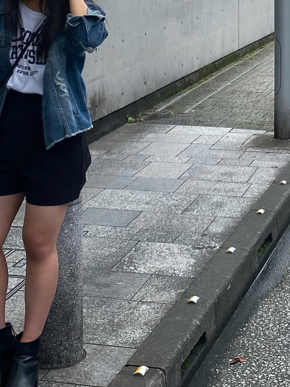 「ZARAのアイテム（Tシャツ/カットソー、ホワイト系）」を使った、kurumiさん（キッズ・154cm）の秋コーディネートの1枚目の写真