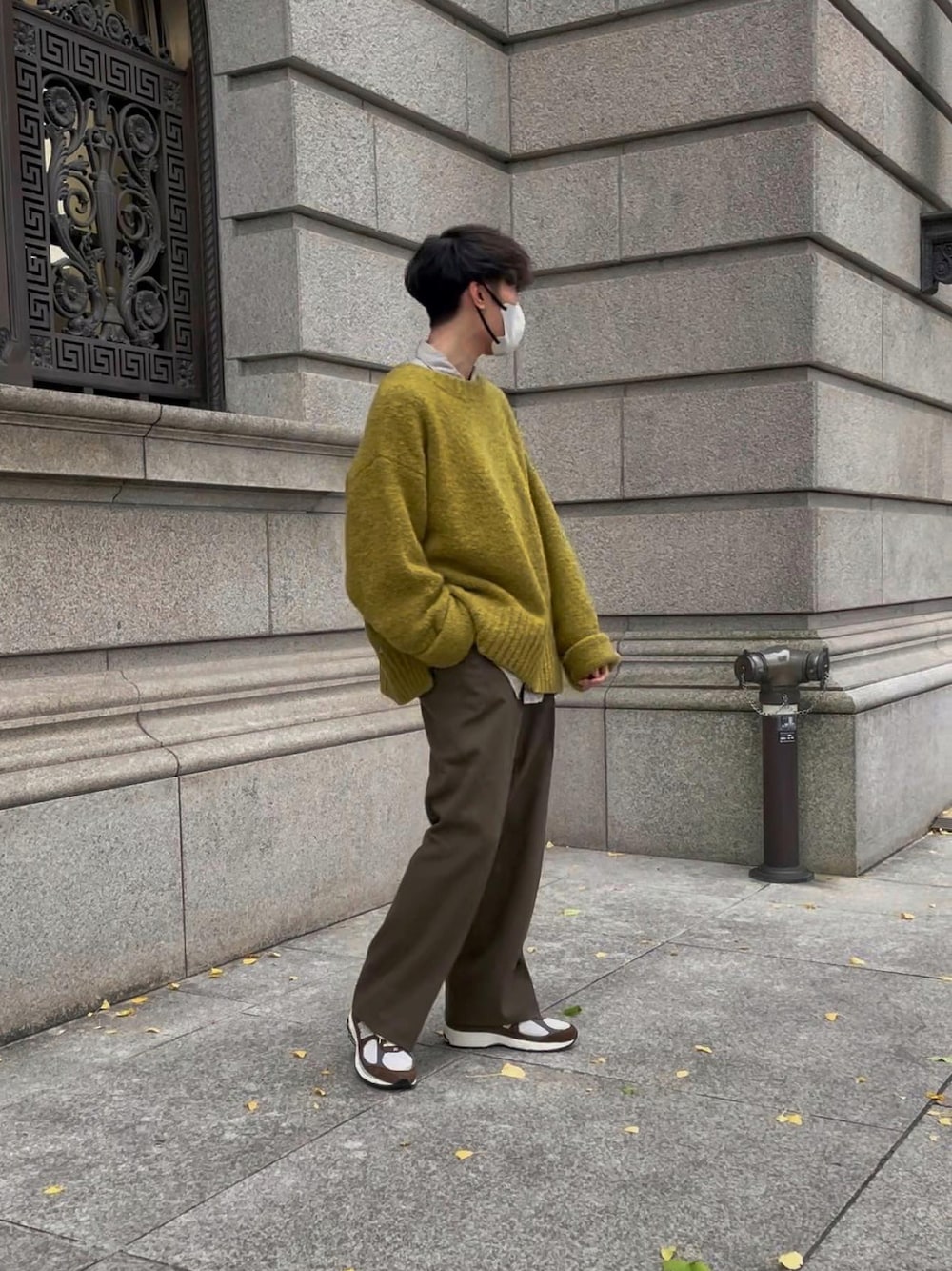 「スラックス、古着MIX、セーター、スニーカーコーデ、New Balance、soerte、オトナカジュアル、シンプルコーデ、おしゃれさんと繋がりたい、ootd、お洒落さんとつながりたい、スラックス×スニーカー、マイベストコーデ2022、クリスマスに着たい服、冬コーデ」｜「古着のアイテム（スラックス、グリーン系）」を使った、Ryo10さん（メンズ・175cm）の冬コーディネートの1枚目の写真
