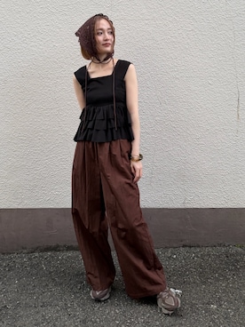 「LAGUNAMOON（ラグナムーン）のウエストレースリラックスパンツ セットアップ（その他パンツ、ブラウン系）」を使った、藤井さん（レディース・167cm）の春コーディネート