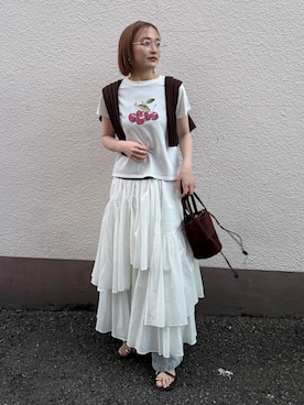 「LAGUNAMOON（ラグナムーン）のメタルリングストラップサンダル（その他シューズ、ブラウン系）」を使った、藤井さん（レディース・167cm）の春コーディネート