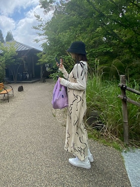 「アイテム（エコバッグ/サブバッグ、パープル系）」を使った、🐾さん（レディース・165cm）の春コーディネート
