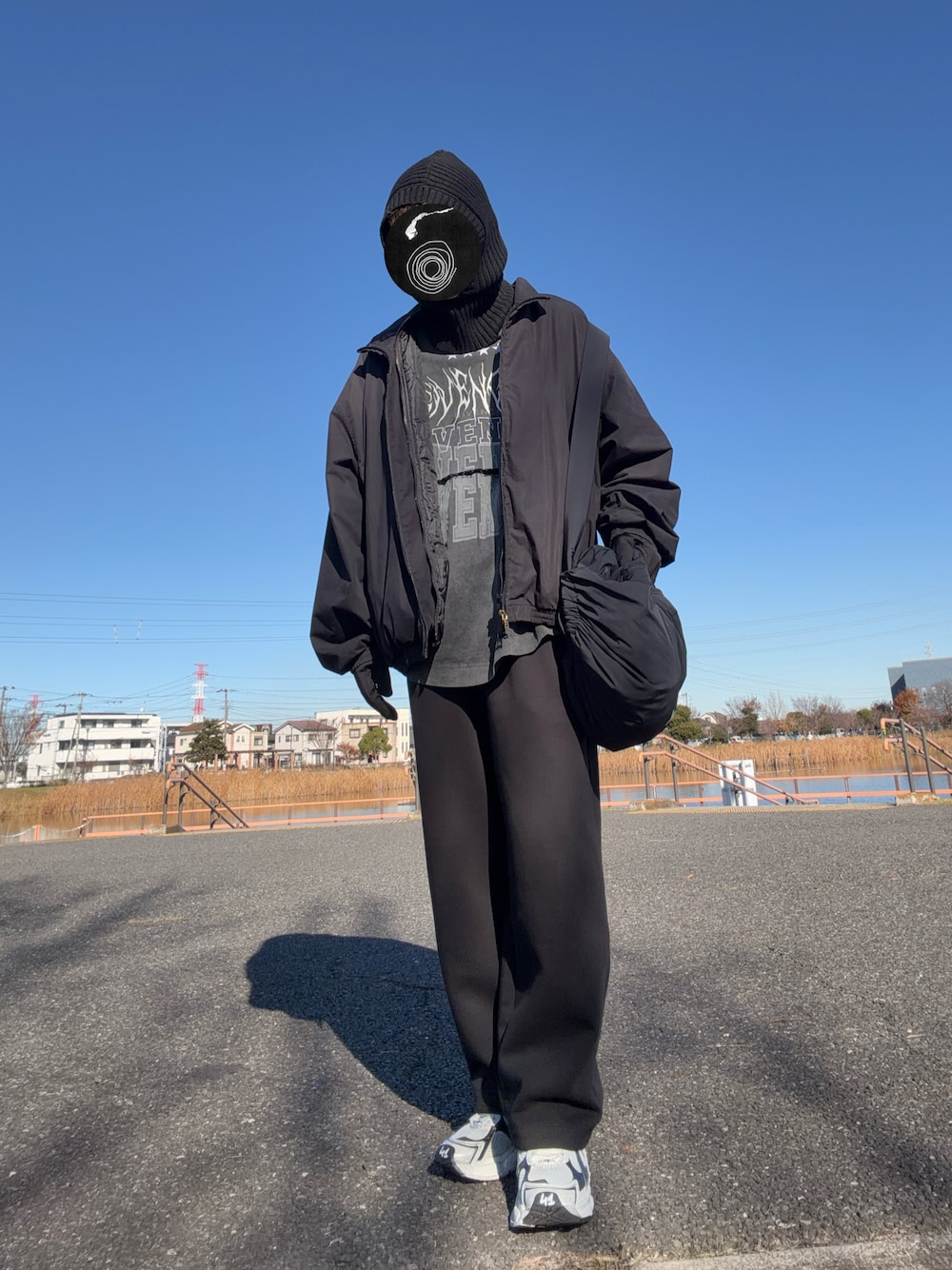 Acne Studiosのナイロンジャケットを使った人気ファッション