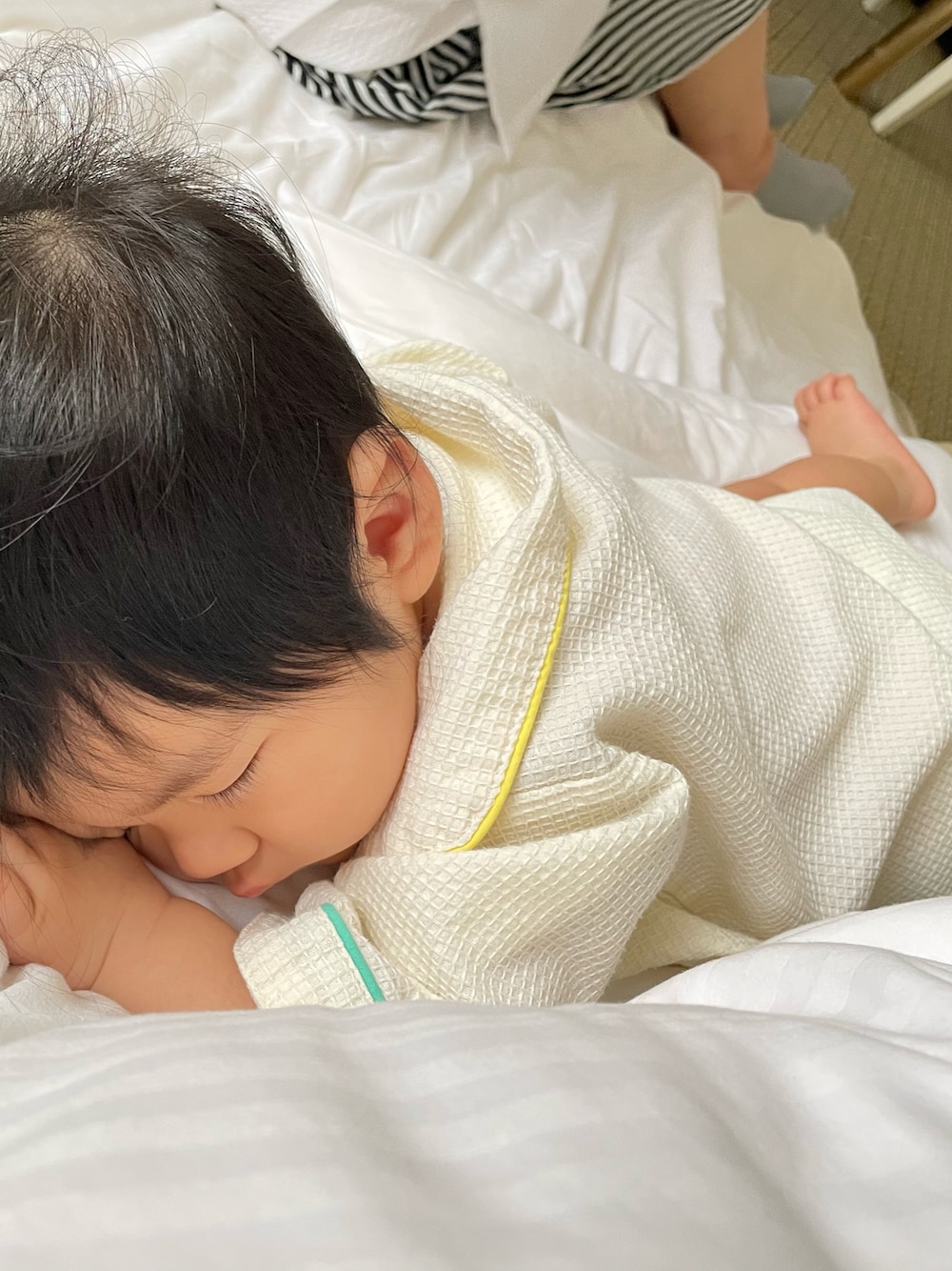 「オリエンタルホテル東京ベイのアイテム（ルームウェア/パジャマ、イエロー系）」を使った、てっちゅうさん（キッズ・70cm）の夏コーディネートの1枚目の写真